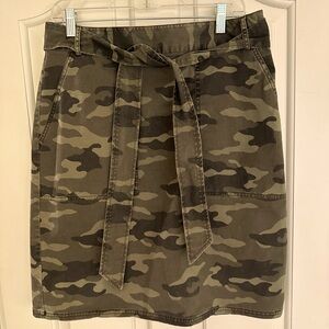 Banana Republic Camo Skirt 10 EUC